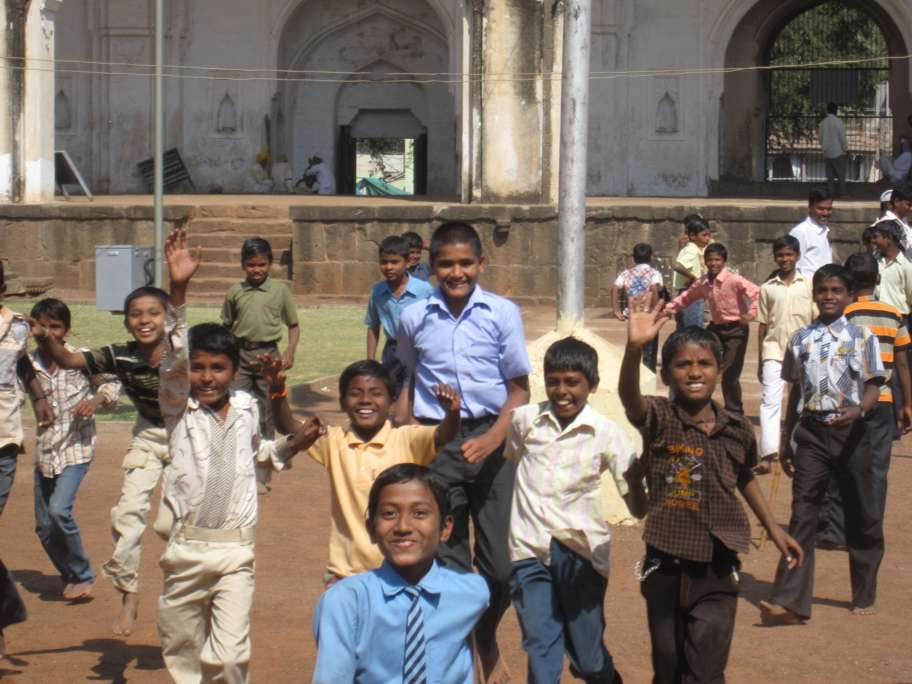 Indien: Rennende Kinder